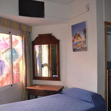 Hostal Tematico El Cid Фуeнхирола Екстериор снимка