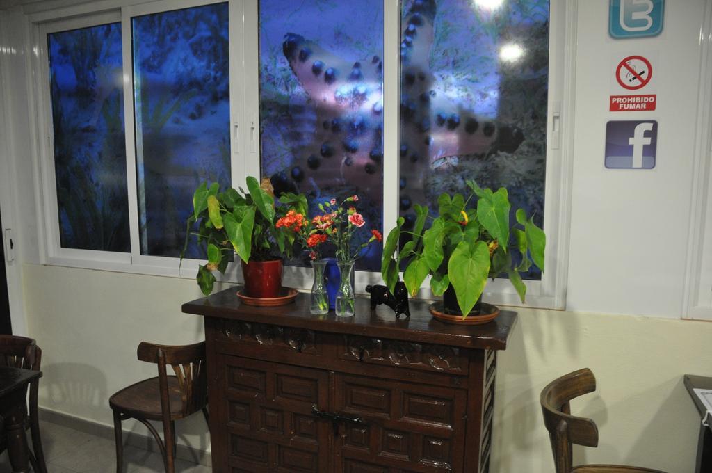 Hostal Tematico El Cid Фуeнхирола Екстериор снимка