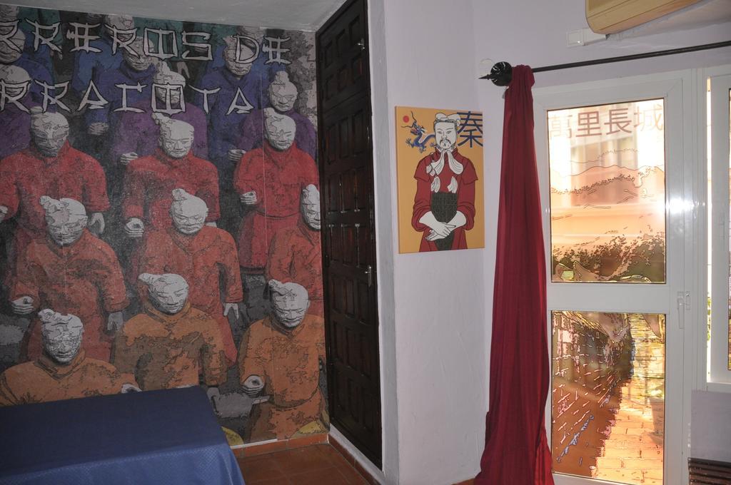 Hostal Tematico El Cid Фуeнхирола Стая снимка