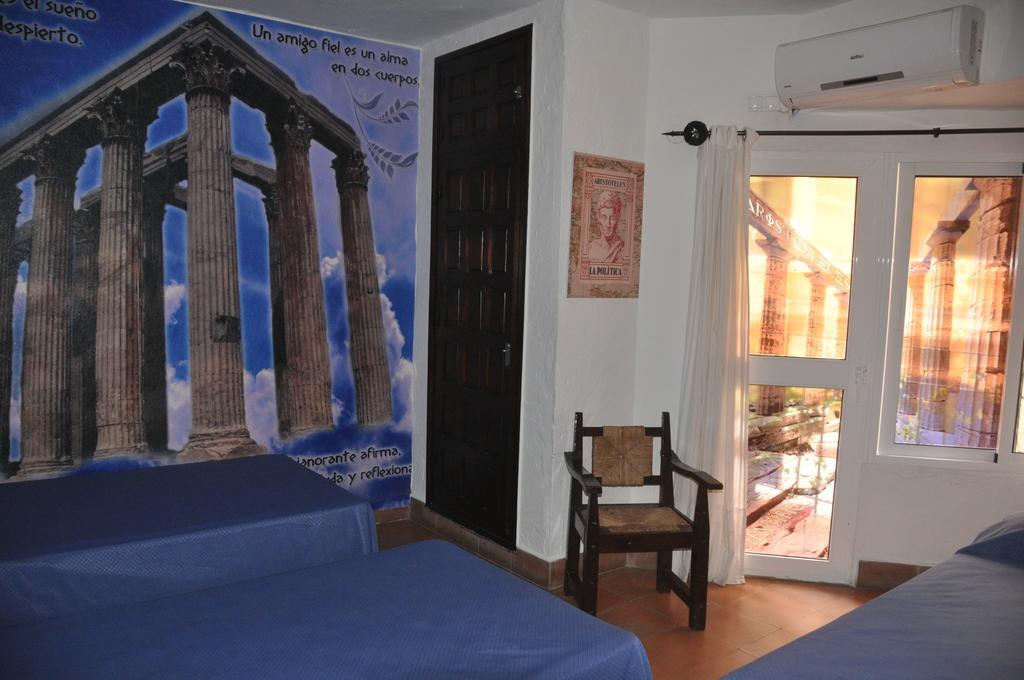 Hostal Tematico El Cid Фуeнхирола Стая снимка