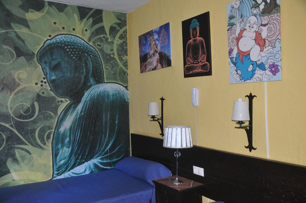 Hostal Tematico El Cid Фуeнхирола Стая снимка