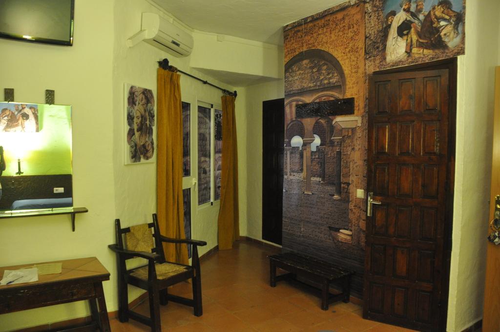 Hostal Tematico El Cid Фуeнхирола Стая снимка