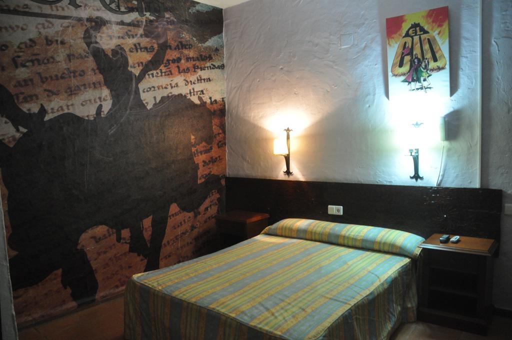 Hostal Tematico El Cid Фуeнхирола Стая снимка