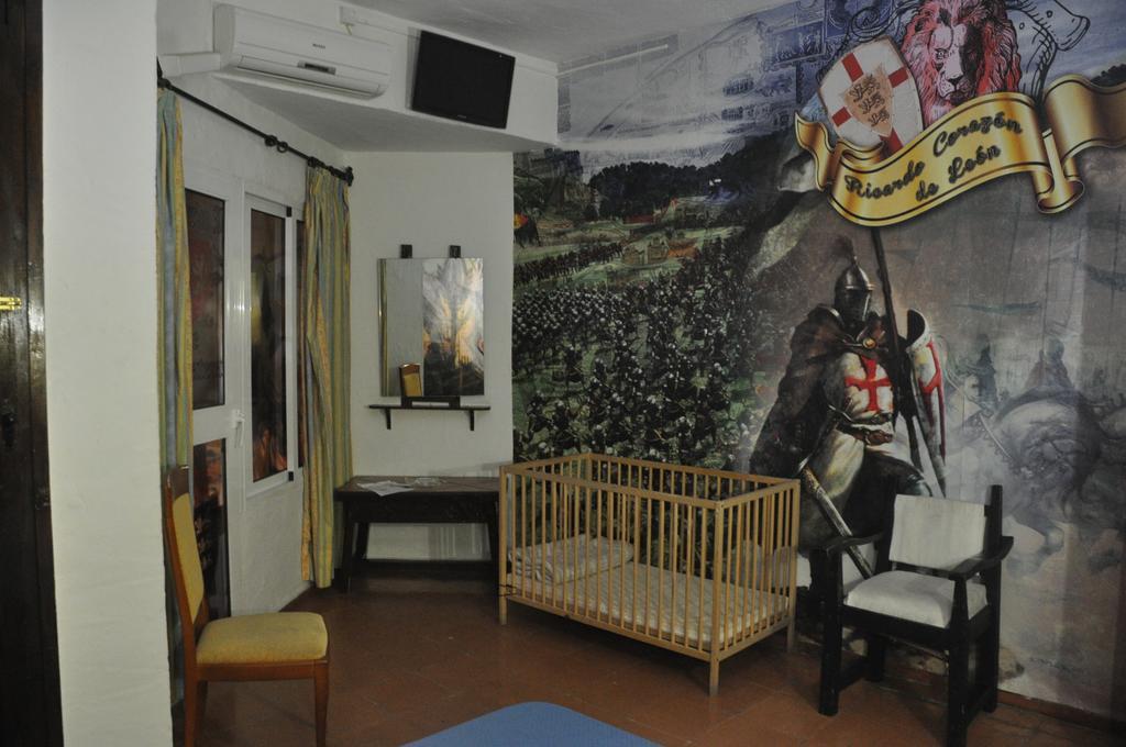 Hostal Tematico El Cid Фуeнхирола Стая снимка