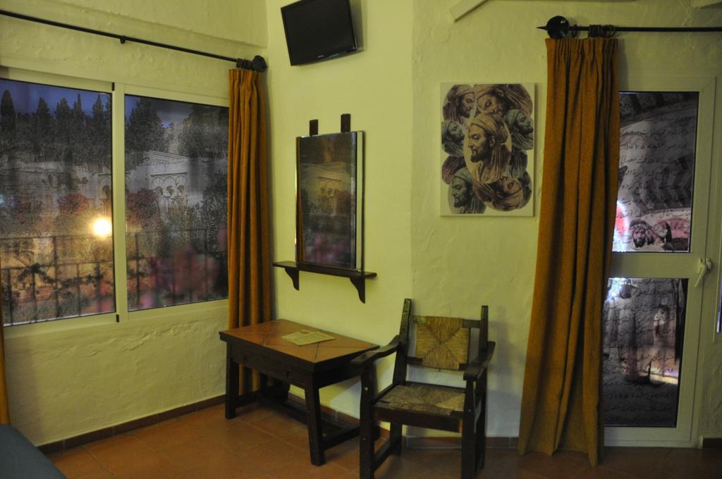 Hostal Tematico El Cid Фуeнхирола Екстериор снимка