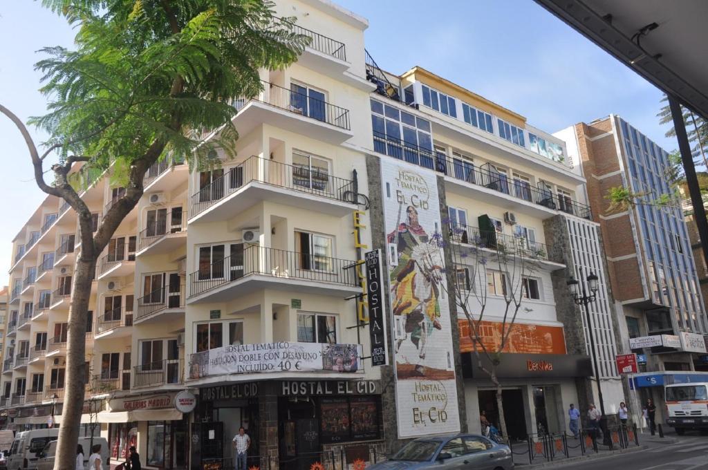 Hostal Tematico El Cid Фуeнхирола Екстериор снимка