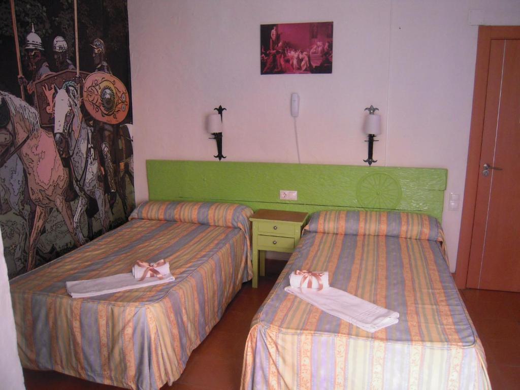 Hostal Tematico El Cid Фуeнхирола Стая снимка