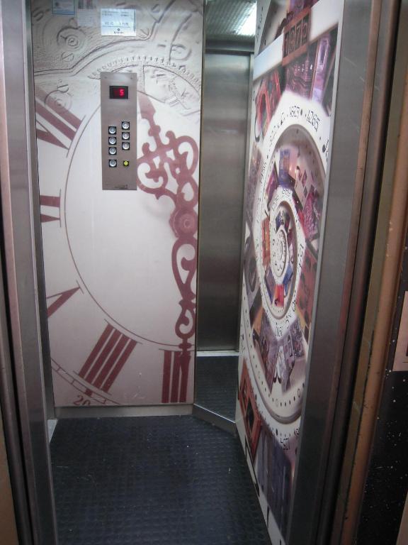 Hostal Tematico El Cid Фуeнхирола Екстериор снимка