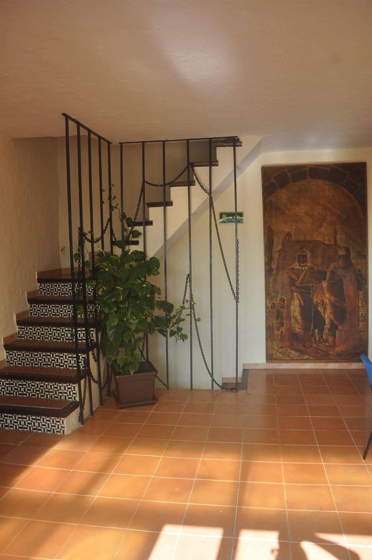 Hostal Tematico El Cid Фуeнхирола Екстериор снимка