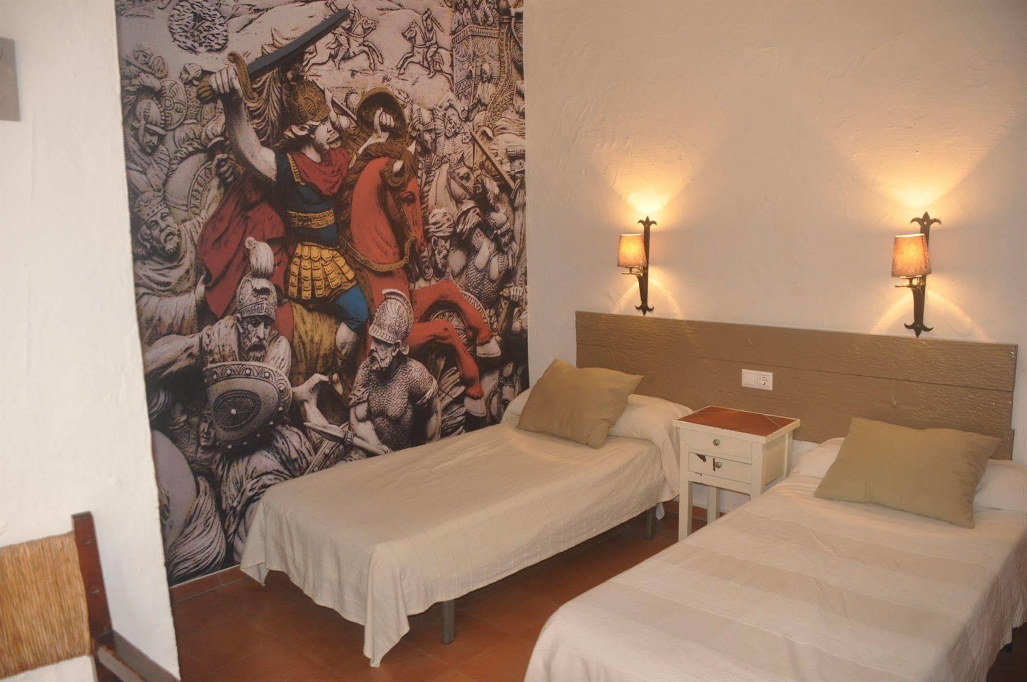 Hostal Tematico El Cid Фуeнхирола Екстериор снимка