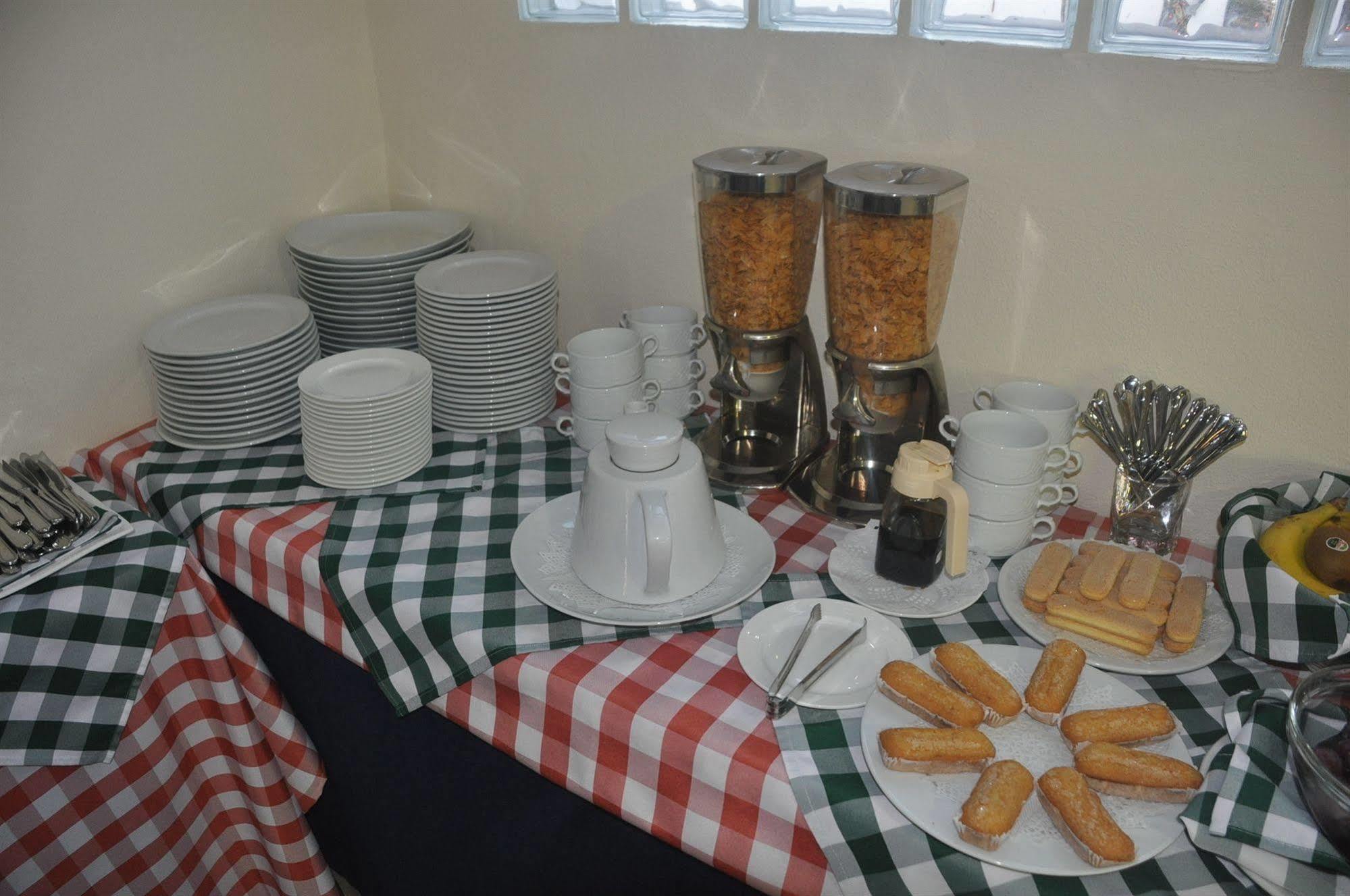 Hostal Tematico El Cid Фуeнхирола Екстериор снимка
