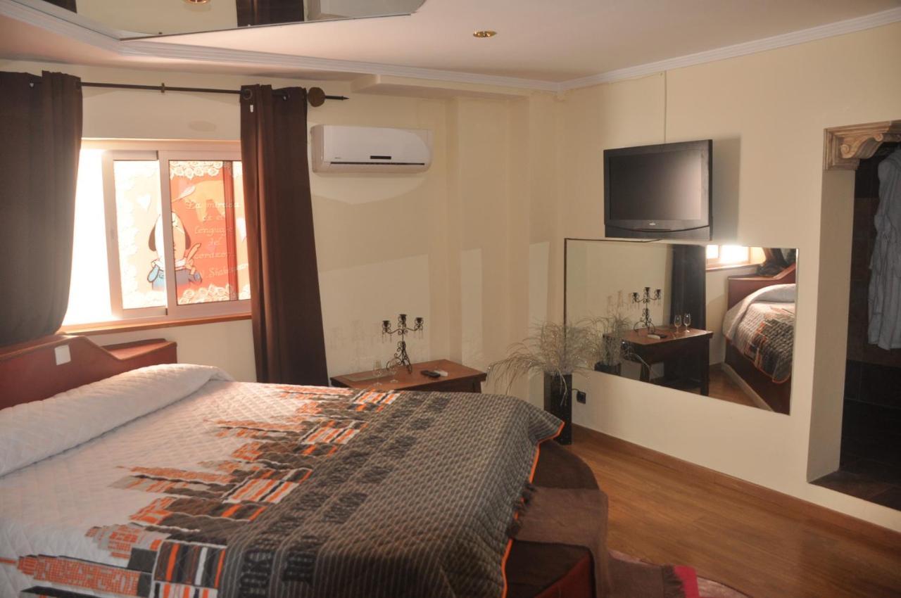 Hostal Tematico El Cid Фуeнхирола Екстериор снимка